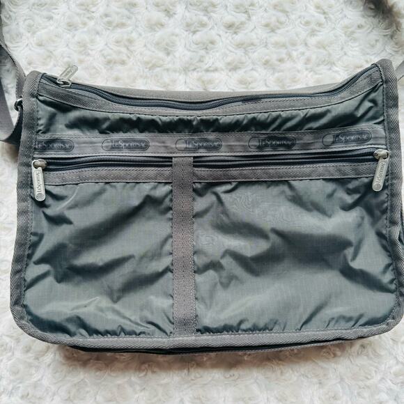 LeSportsac Deluxe Everyday Heritage Best Selling Crossbody Ripstop Gray Bag - Picture 7 of 14